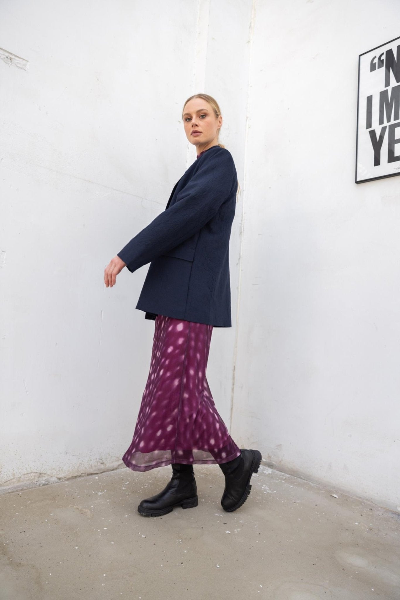 LICHT OVERSIZED BLAZER IN DONKERBLAUW (9608) - Four Roses