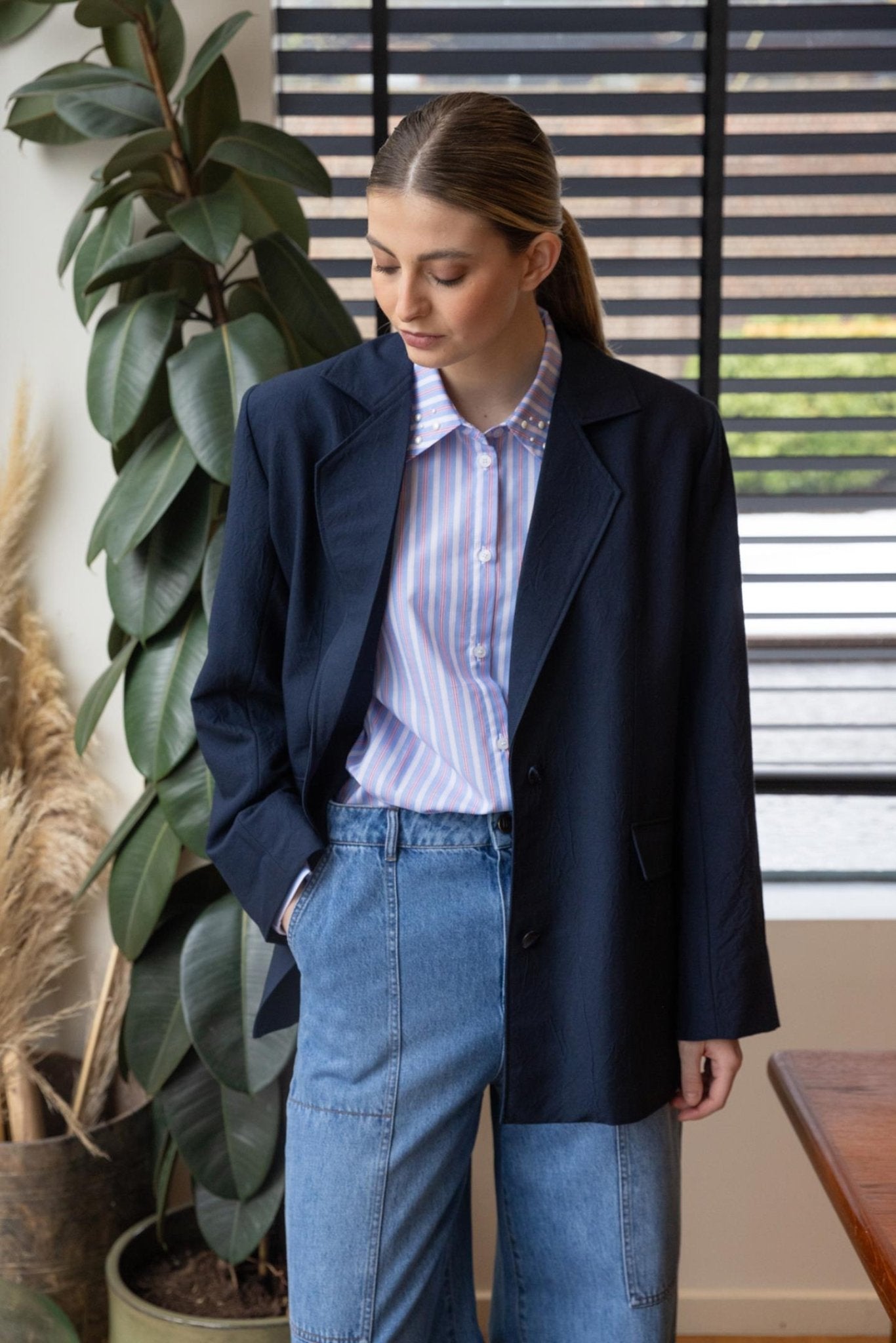 LICHT OVERSIZED BLAZER IN DONKERBLAUW (9608) - Four Roses