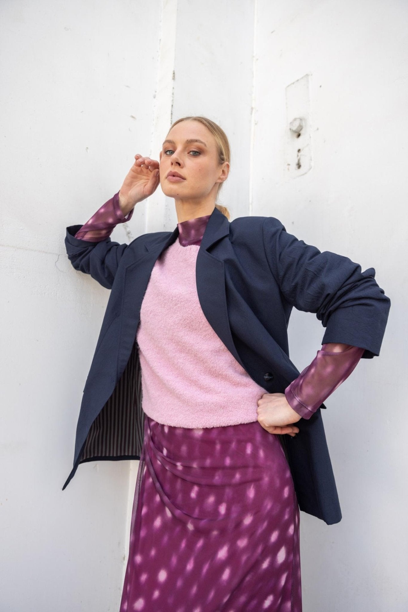LICHT OVERSIZED BLAZER IN DONKERBLAUW (9608) - Four Roses