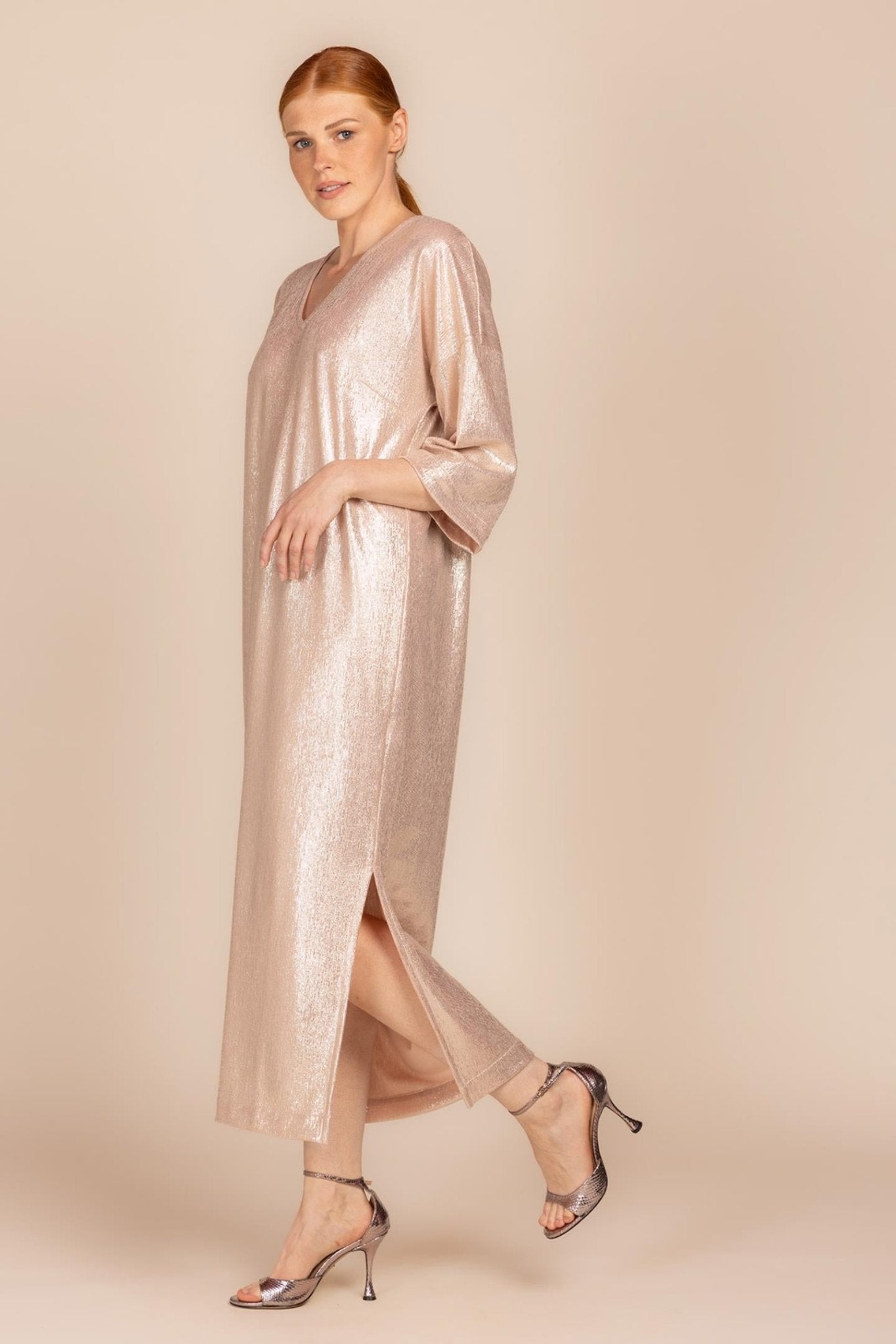 MIDI JURK IN ROSEGOLD MET SPLIT (9140) - Four Roses