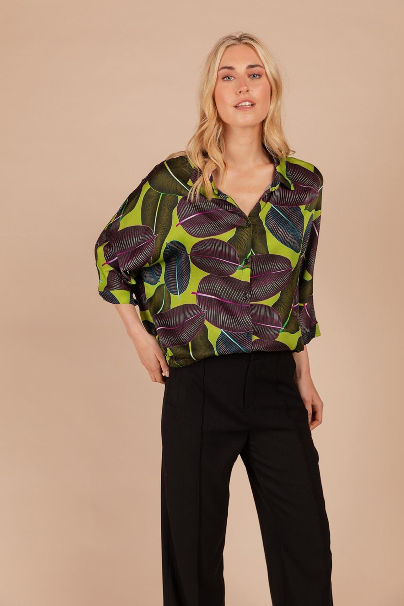 OVERSIZED BLOUSE MET GROTE PRINT (7546) - Four Roses