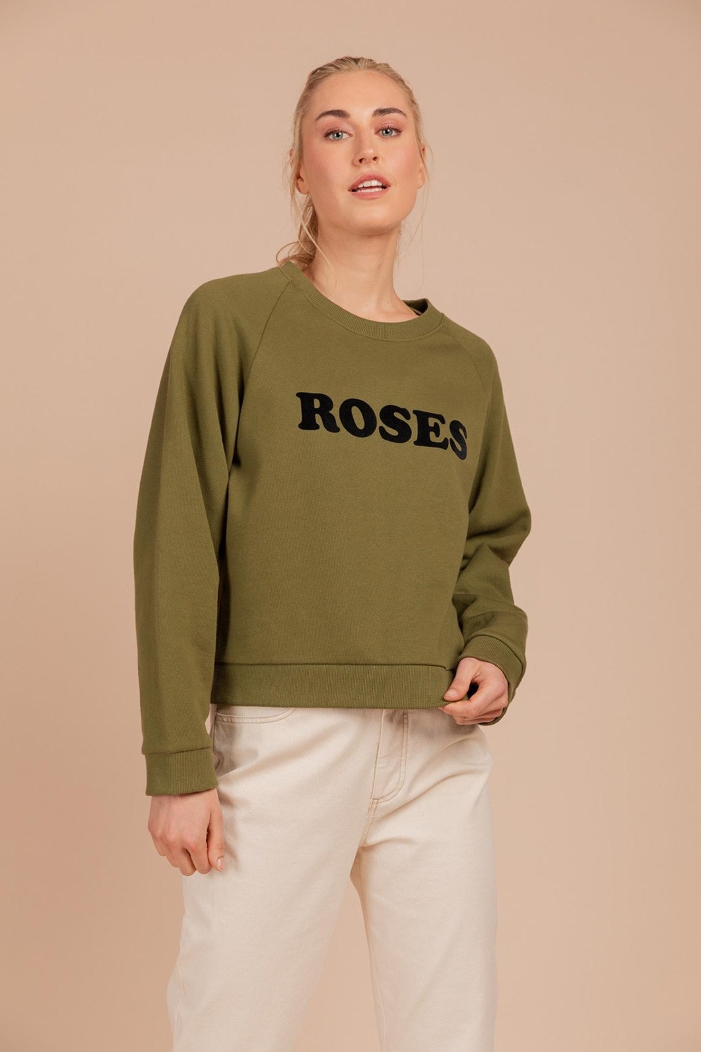 ROSES SWEATER (7532) - Four Roses