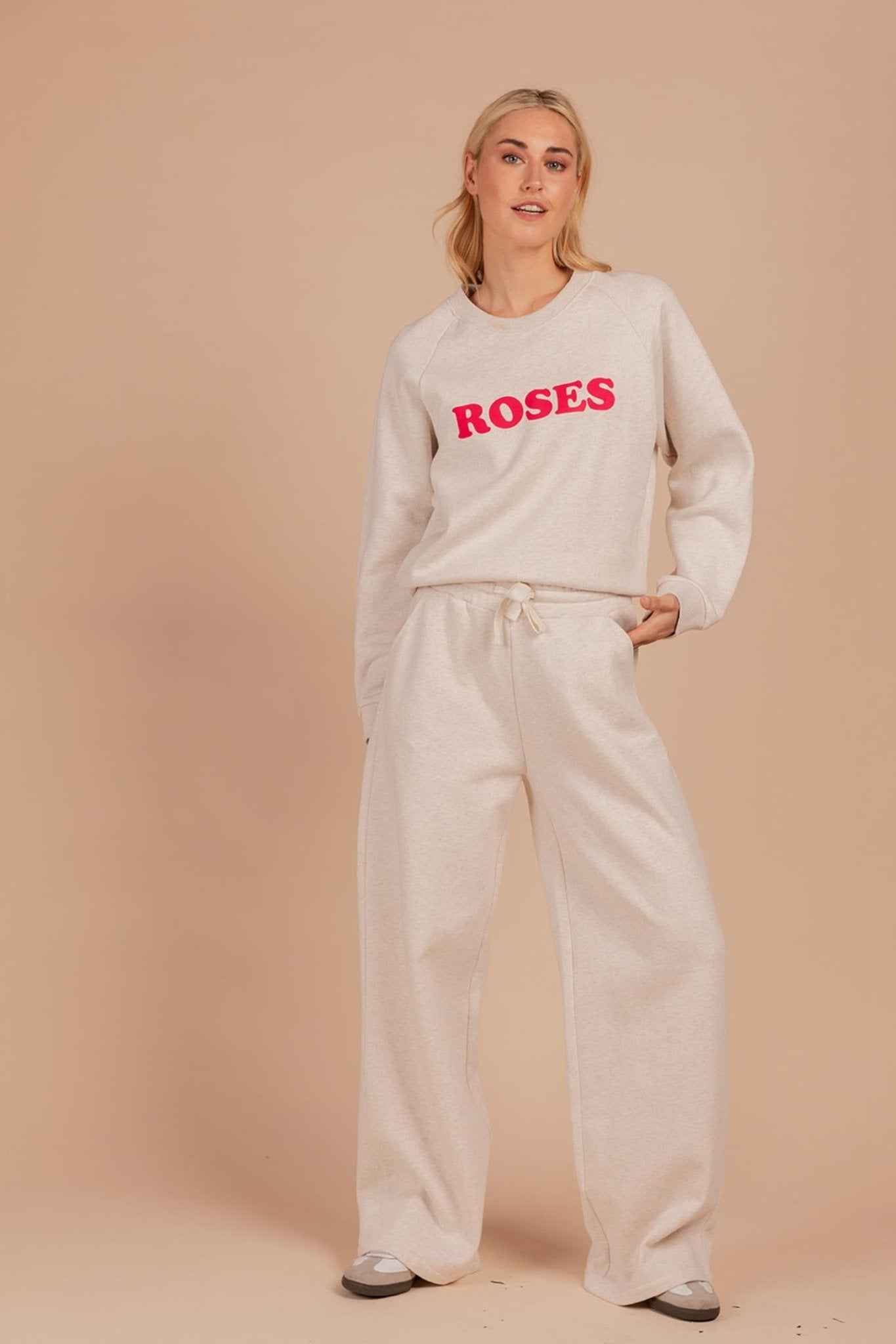 ROSES SWEATER (7532) - Four Roses