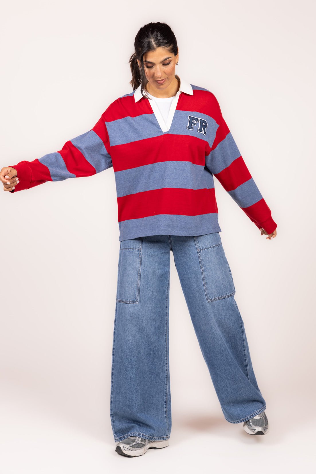 RUGBYSWEATER MET ROOD-BLAUWE STREPEN (9550) - Four Roses