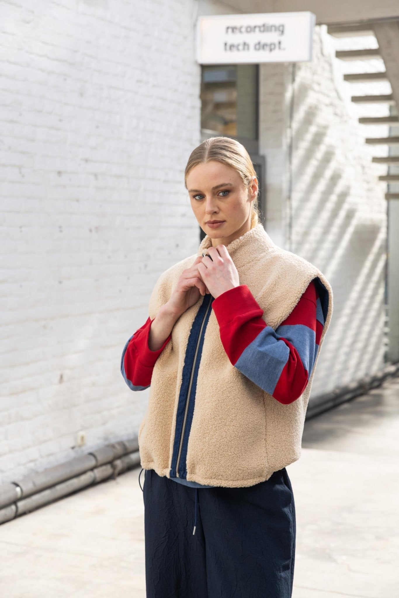 RUGBYSWEATER MET ROOD-BLAUWE STREPEN (9550) - Four Roses