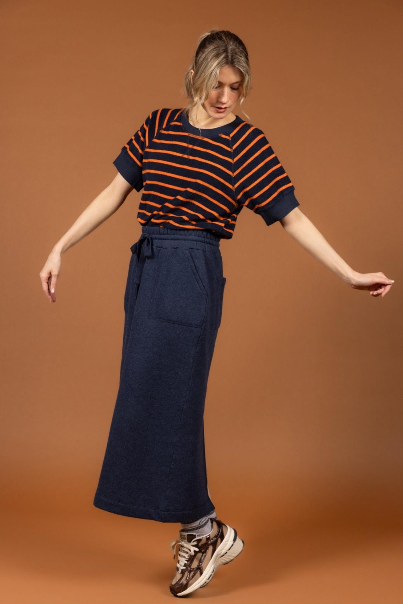 SPORTIEVE NAVY MIDI-ROK IN MOLLETON (9555) - Four Roses