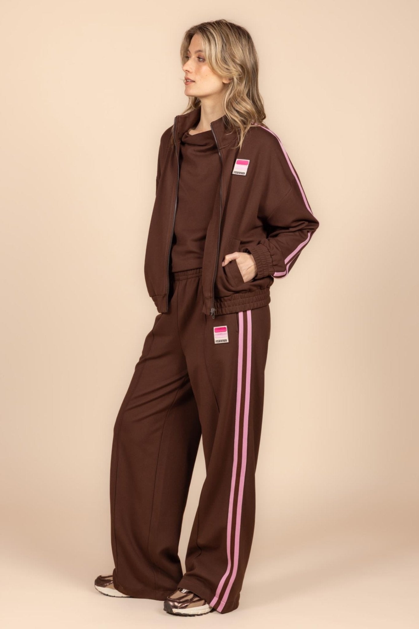 SPORTY BROEK MET ZIJSTREPEN (9541) - Four Roses