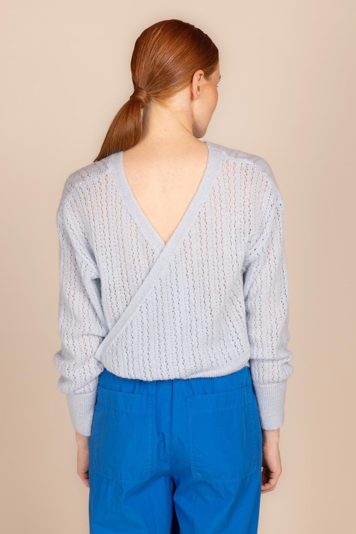 SWEATER MET OMKEERBARE V - HALS (9024) - Four Roses