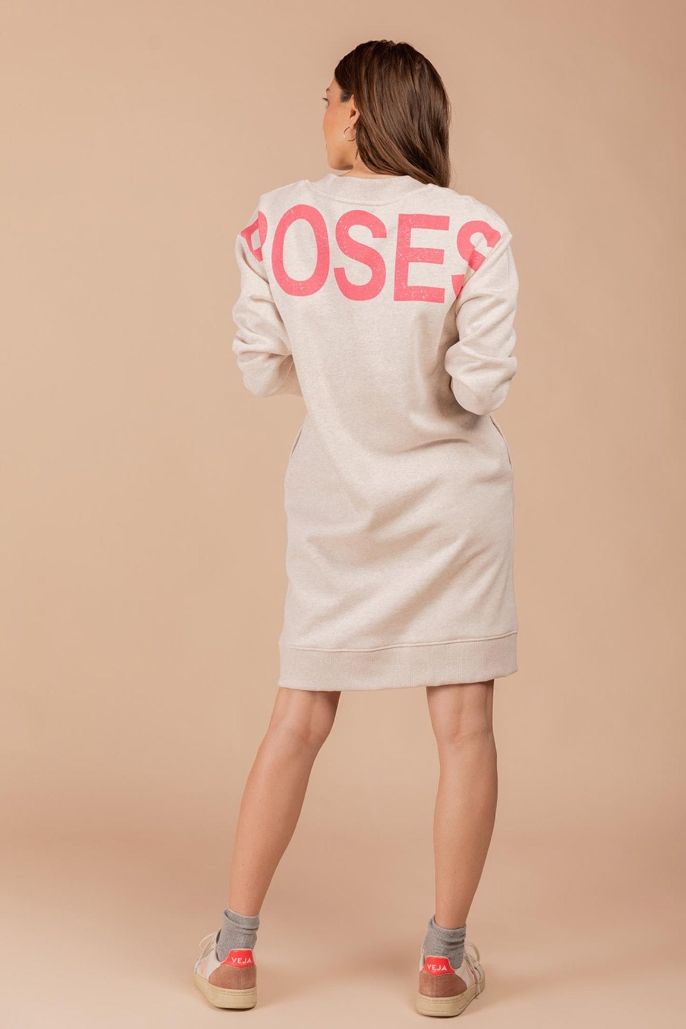 SWEATERDRESS MET V - HALS (7534) - Four Roses