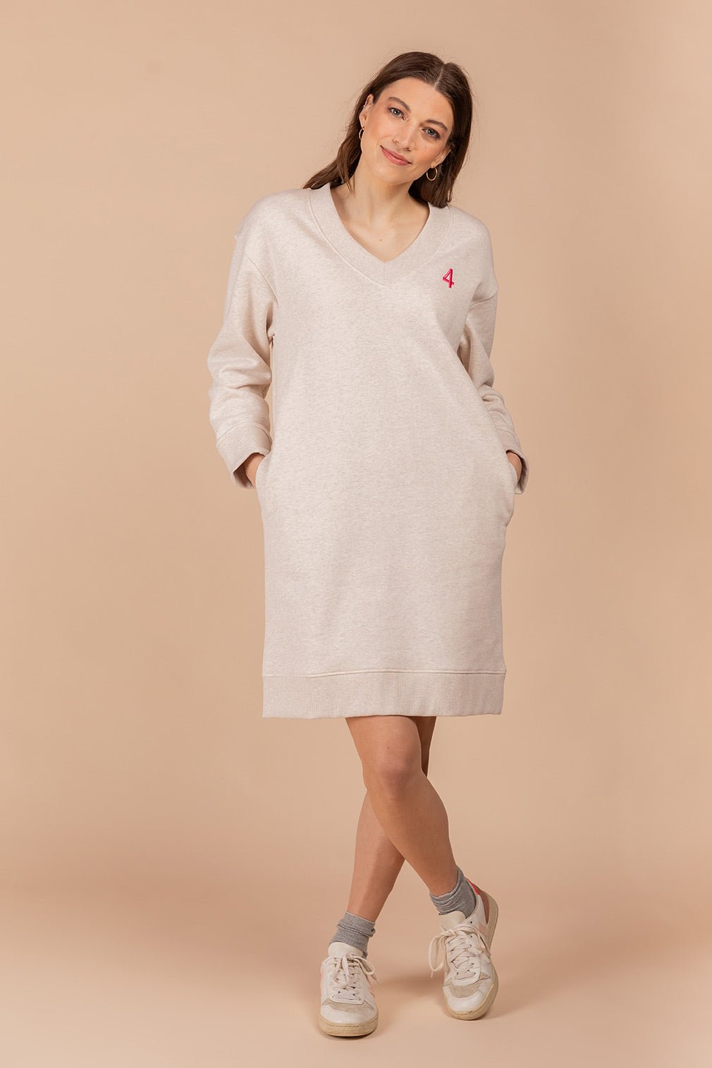 SWEATERDRESS MET V - HALS (7534) - Four Roses