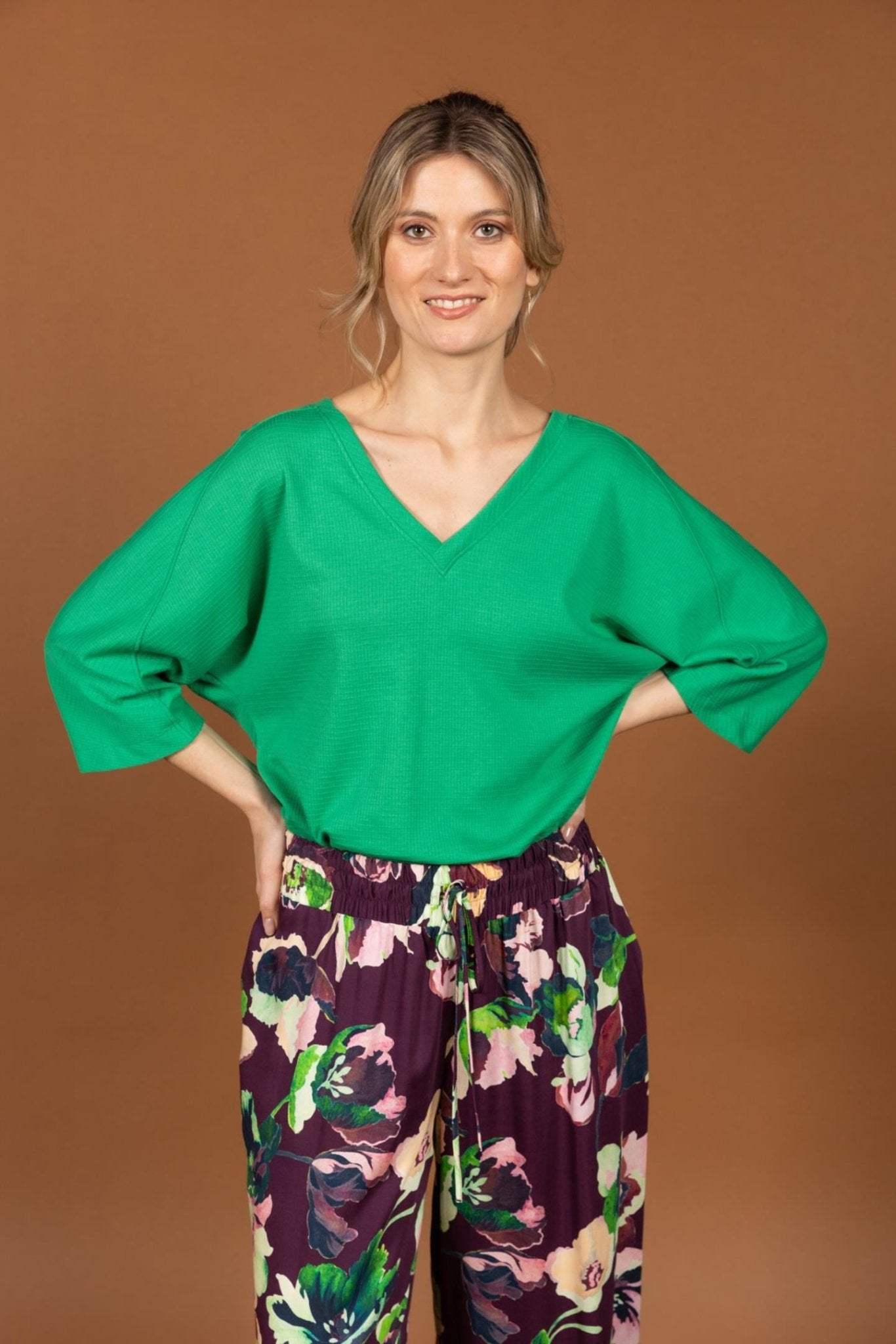 WIJDE BROEK MET KLEURRIJKE PRINT (9596) - Four Roses