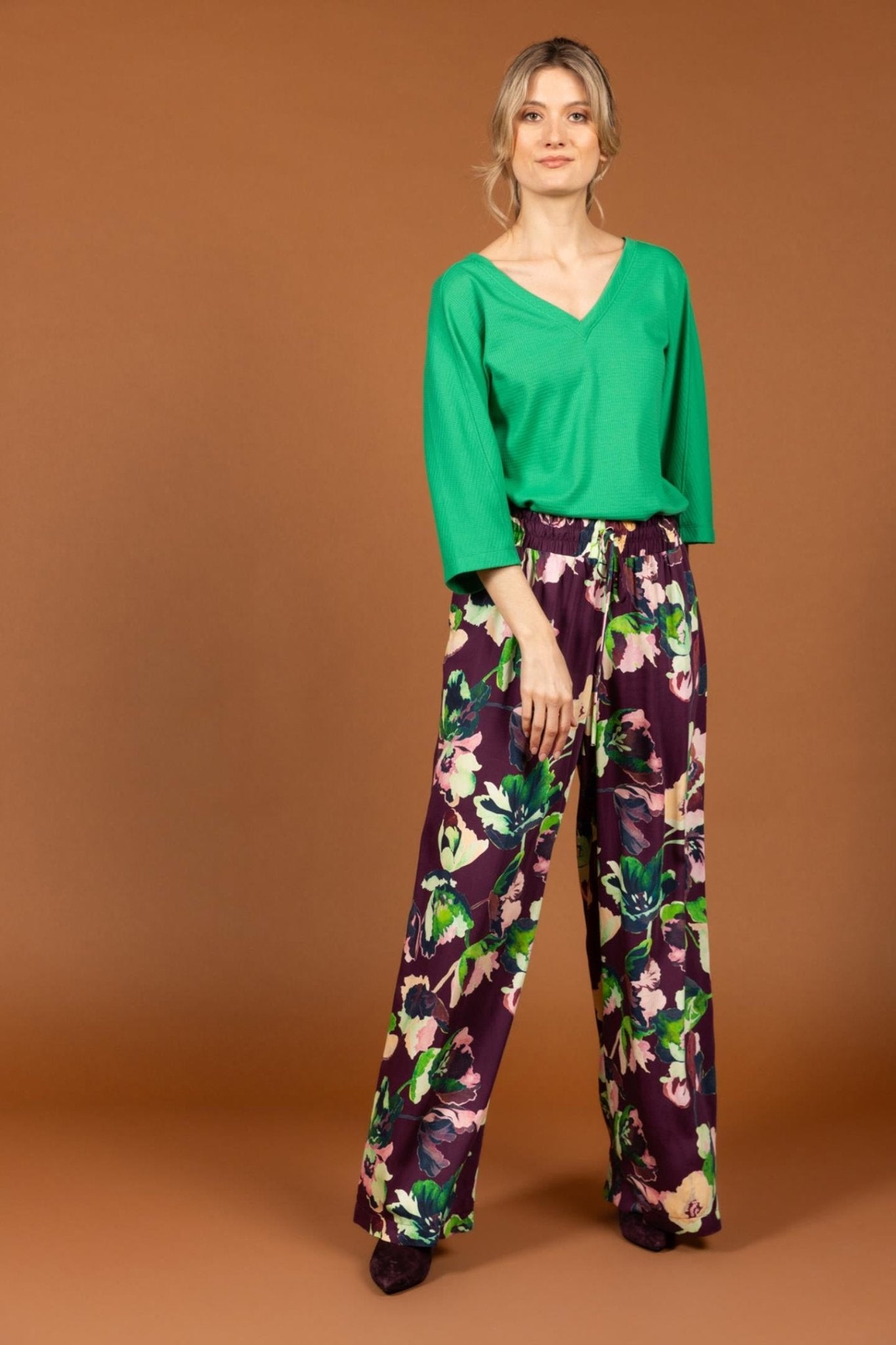 WIJDE BROEK MET KLEURRIJKE PRINT (9596) - Four Roses