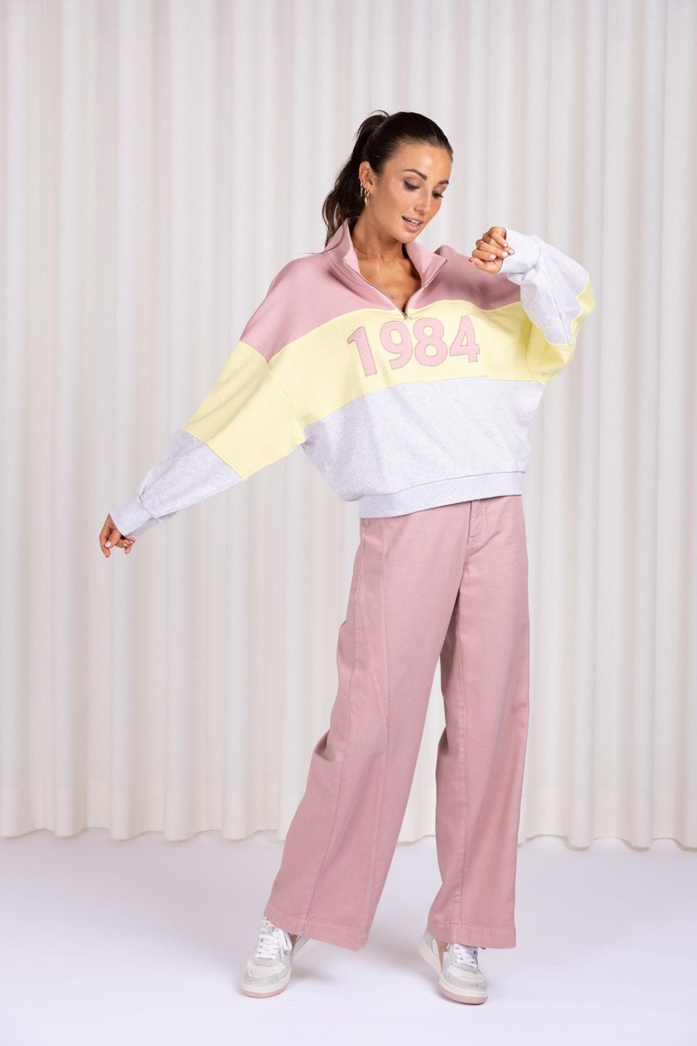 WIJDE BROEK MET VISUELE SIERNAAD (9004) - Four Roses