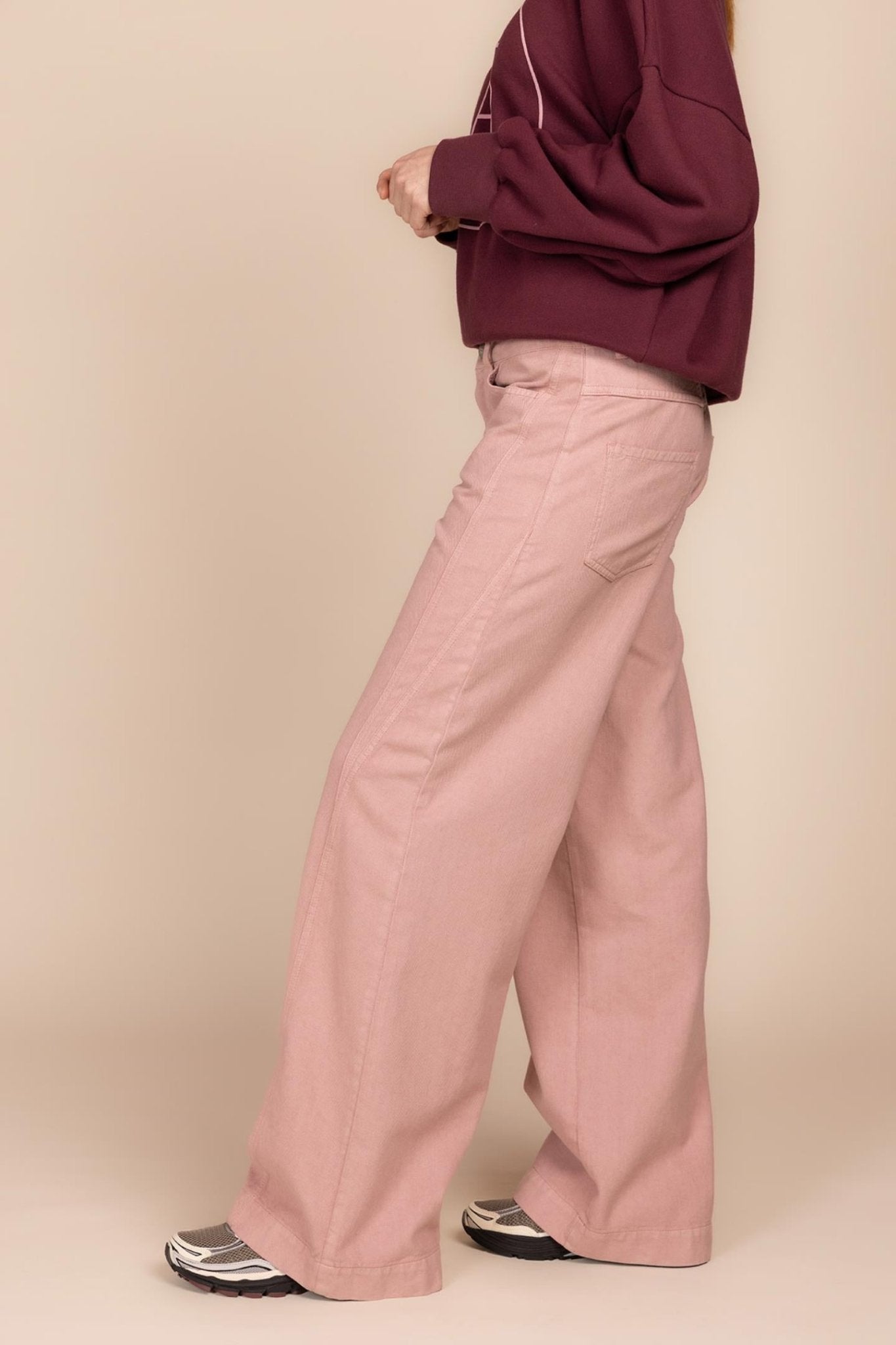 WIJDE BROEK MET VISUELE SIERNAAD (9004) - Four Roses