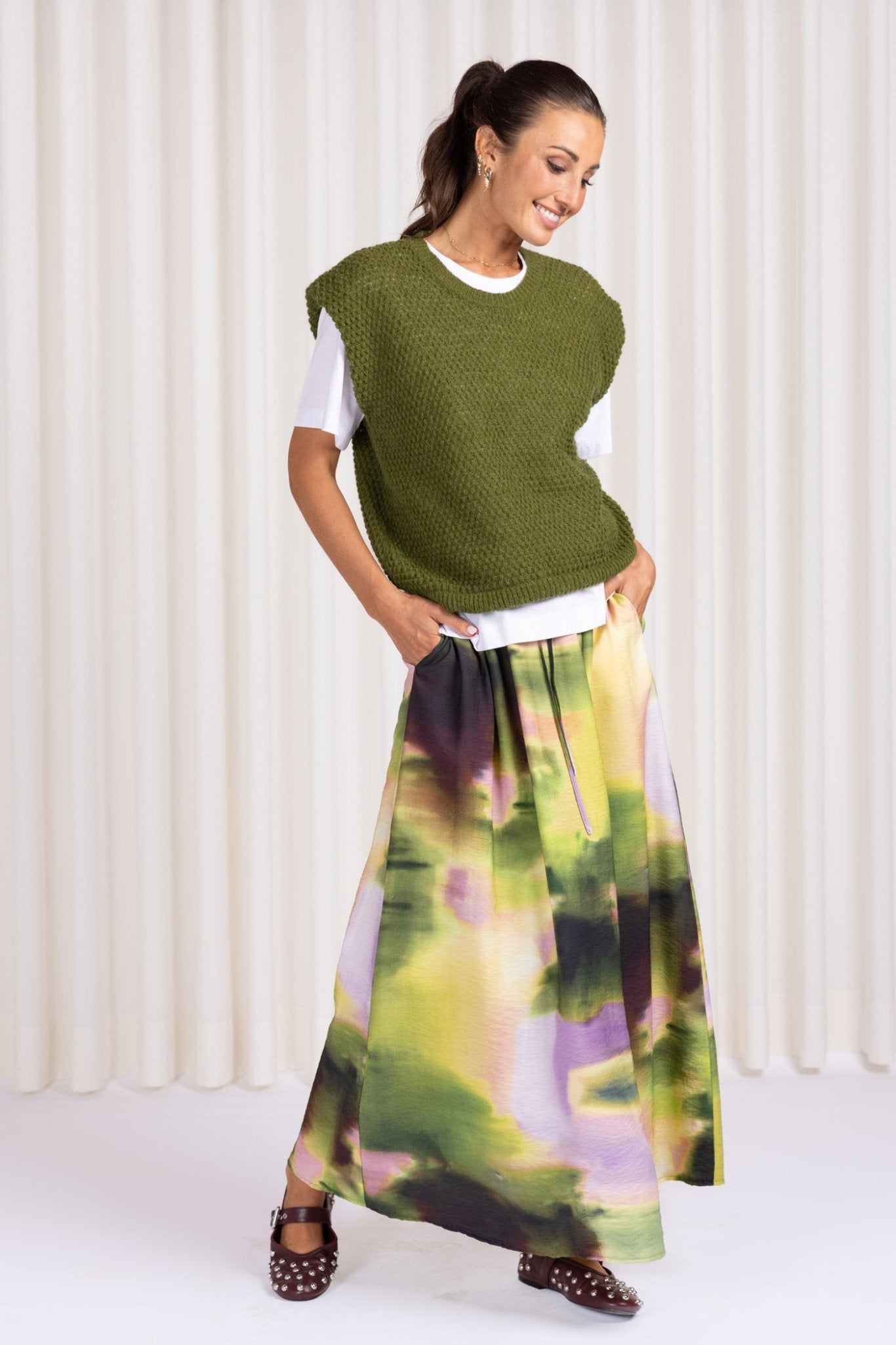 WIDE SKIRT WITH ABSTRACT PRINT (9084) - Four Roses